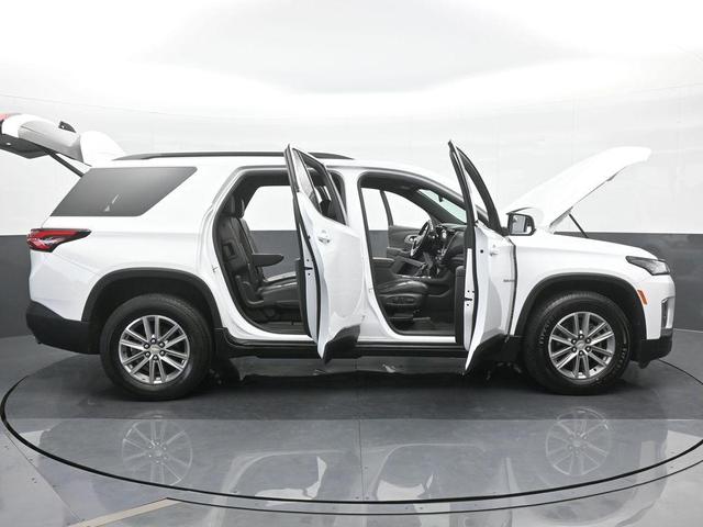 Photo of 2022 Summit White Chevrolet Traverse