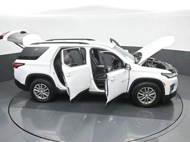 Photo of 2022 Summit White Chevrolet Traverse