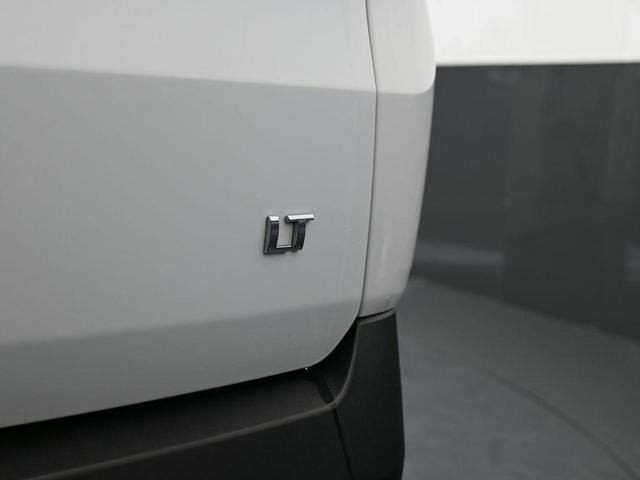 Photo of 2022 Summit White Chevrolet Traverse