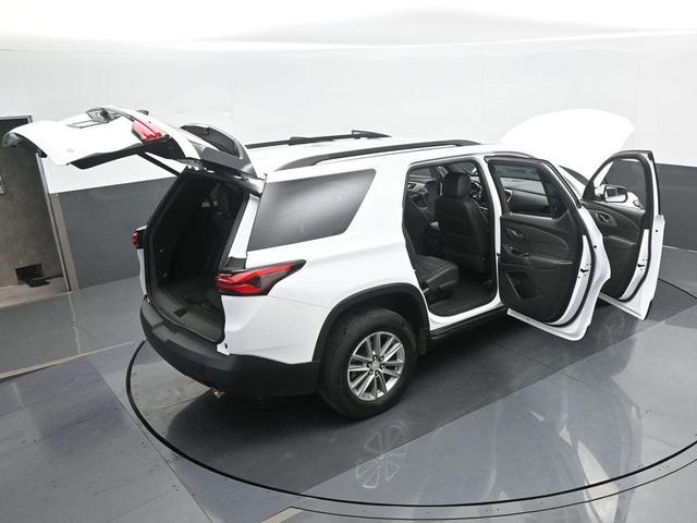 Photo of 2022 Summit White Chevrolet Traverse