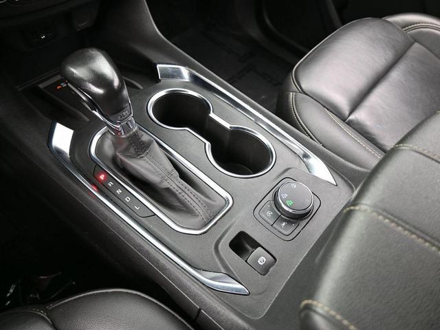 Photo of 2022 Summit White Chevrolet Traverse