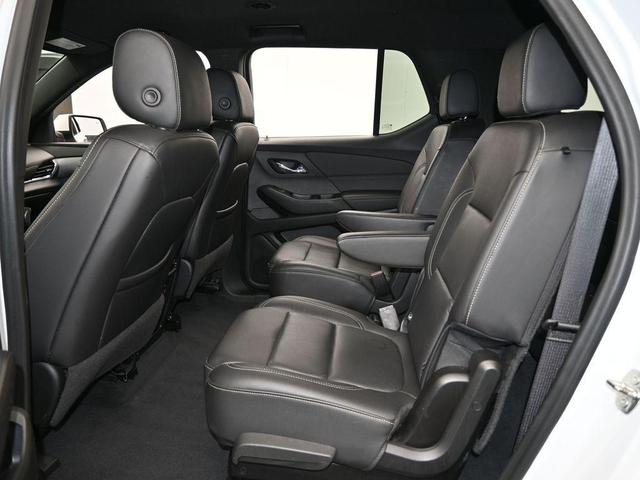 Photo of 2022 Summit White Chevrolet Traverse