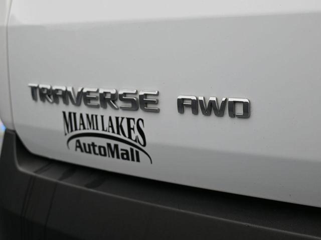 Photo of 2022 Summit White Chevrolet Traverse