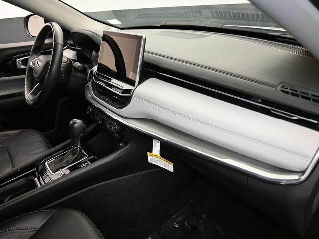 Photo of 2022 Bright White Clearcoat Jeep Compass