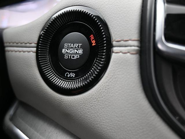 Photo of 2022 Bright White Clearcoat Jeep Compass