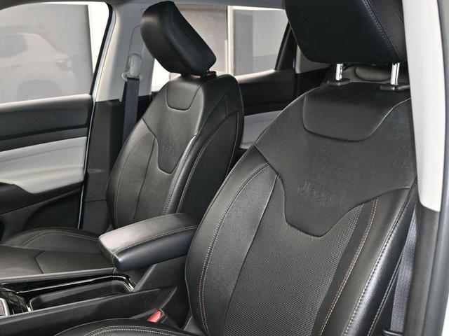 Photo of 2022 Bright White Clearcoat Jeep Compass