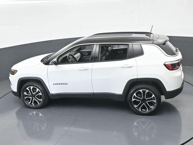 Photo of 2022 Bright White Clearcoat Jeep Compass