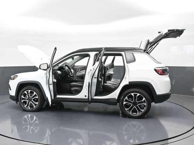 Photo of 2022 Bright White Clearcoat Jeep Compass