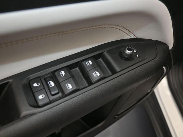 Photo of 2022 Bright White Clearcoat Jeep Compass