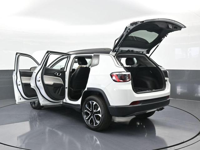 Photo of 2022 Bright White Clearcoat Jeep Compass