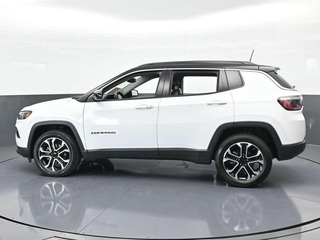 Photo of 2022 Bright White Clearcoat Jeep Compass