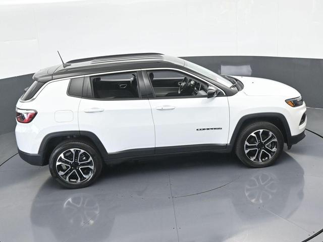 Photo of 2022 Bright White Clearcoat Jeep Compass