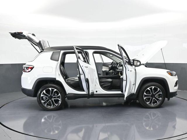 Photo of 2022 Bright White Clearcoat Jeep Compass