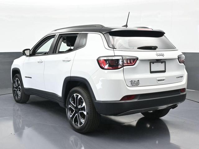 Photo of 2022 Bright White Clearcoat Jeep Compass