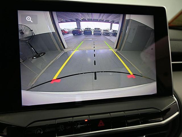 Photo of 2022 Bright White Clearcoat Jeep Compass