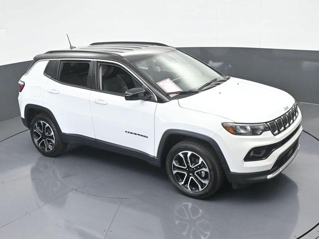 Photo of 2022 Bright White Clearcoat Jeep Compass