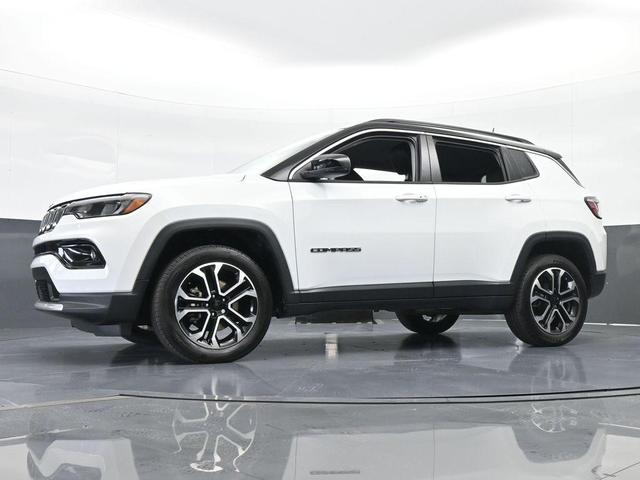 Photo of 2022 Bright White Clearcoat Jeep Compass