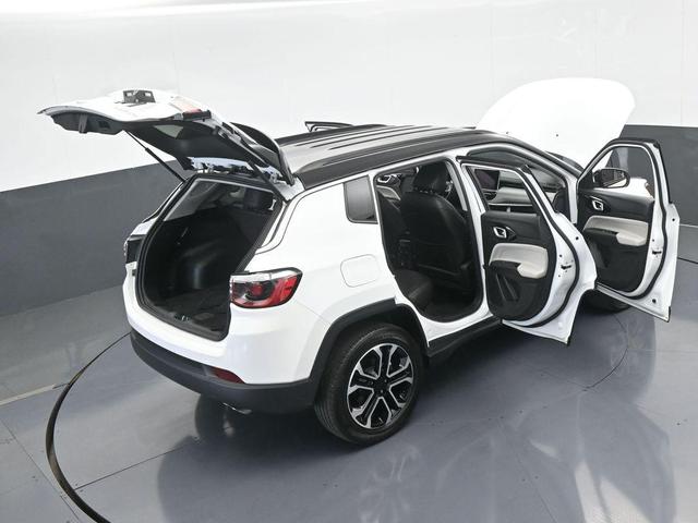 Photo of 2022 Bright White Clearcoat Jeep Compass