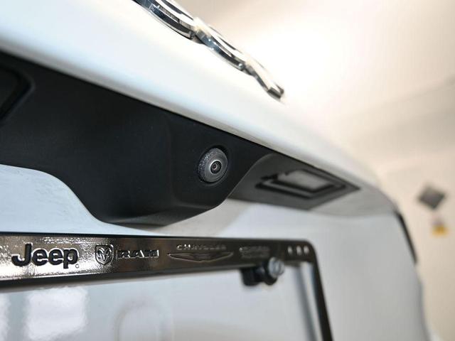 Photo of 2022 Bright White Clearcoat Jeep Compass