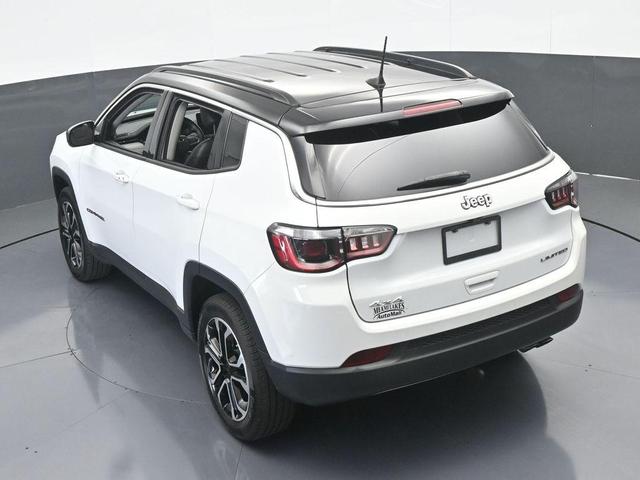 Photo of 2022 Bright White Clearcoat Jeep Compass