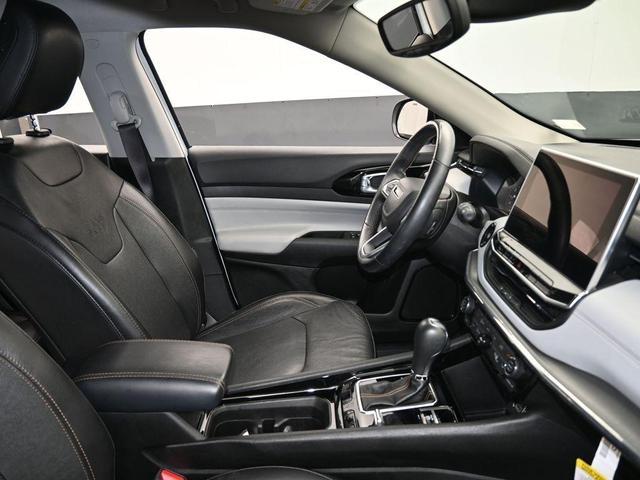 Photo of 2022 Bright White Clearcoat Jeep Compass