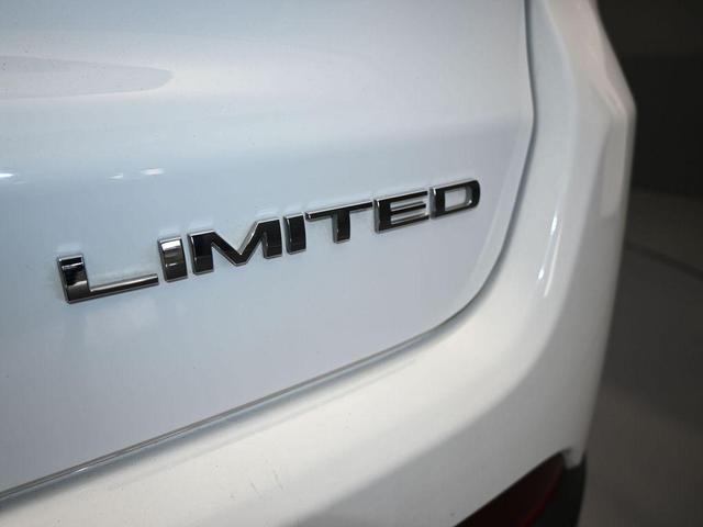 Photo of 2022 Bright White Clearcoat Jeep Compass