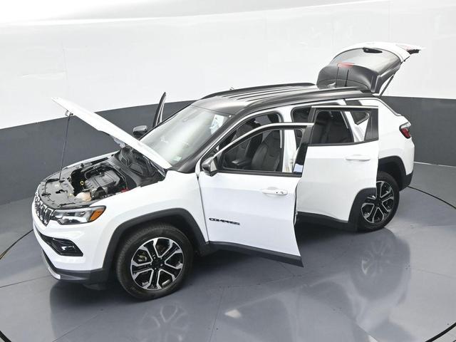Photo of 2022 Bright White Clearcoat Jeep Compass