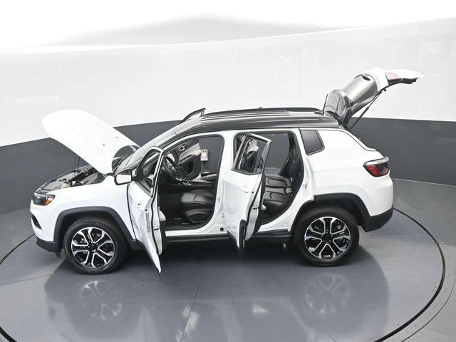 Photo of 2022 Bright White Clearcoat Jeep Compass