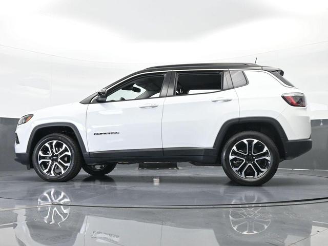 Photo of 2022 Bright White Clearcoat Jeep Compass