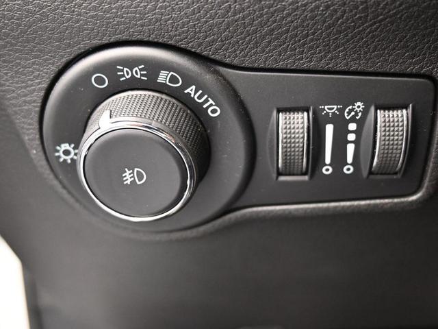 Photo of 2022 Bright White Clearcoat Jeep Compass