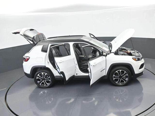 Photo of 2022 Bright White Clearcoat Jeep Compass