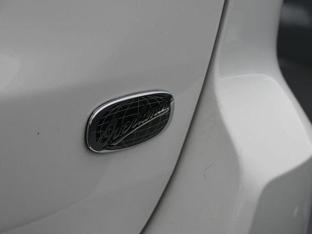 Photo of 2020 Bright White Clearcoat Jeep Grand Cherokee