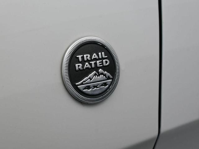 Photo of 2020 Bright White Clearcoat Jeep Grand Cherokee