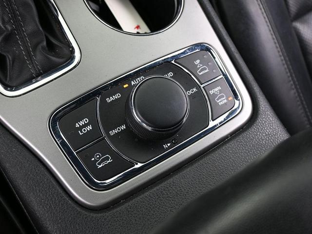 Photo of 2020 Bright White Clearcoat Jeep Grand Cherokee