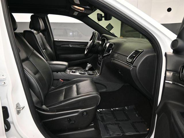 Photo of 2020 Bright White Clearcoat Jeep Grand Cherokee