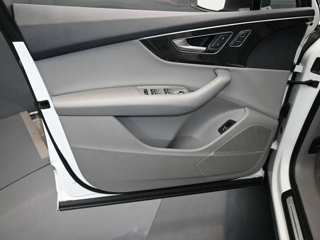 Photo of 2021 Carrara White Audi Q7
