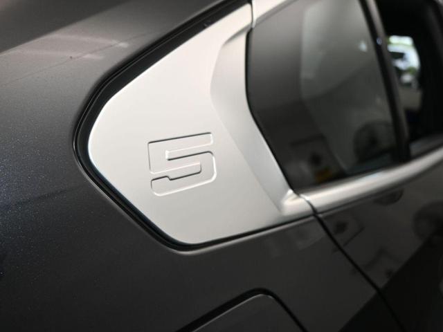 Photo of 2024 Black BMW 530