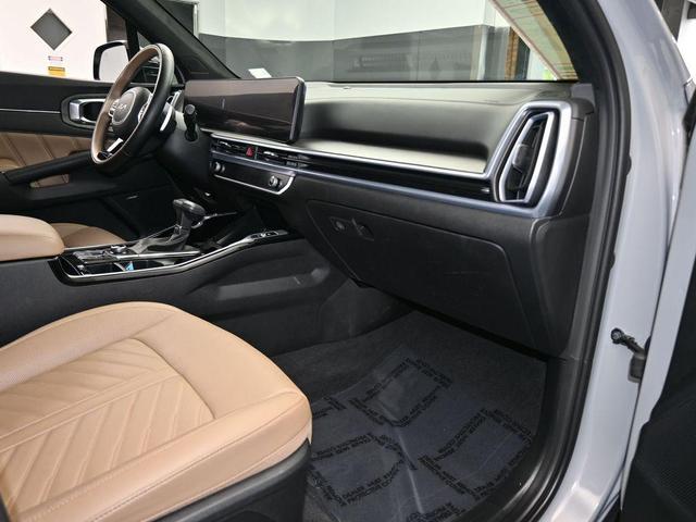 Photo of 2024 Wolf Gray Kia Sorento