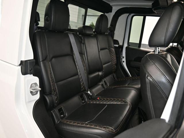 Photo of 2022 Bright White Clearcoat Jeep Gladiator