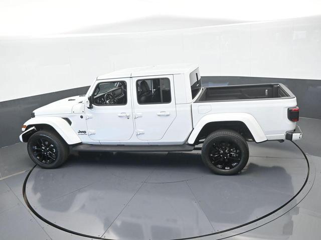 Photo of 2022 Bright White Clearcoat Jeep Gladiator