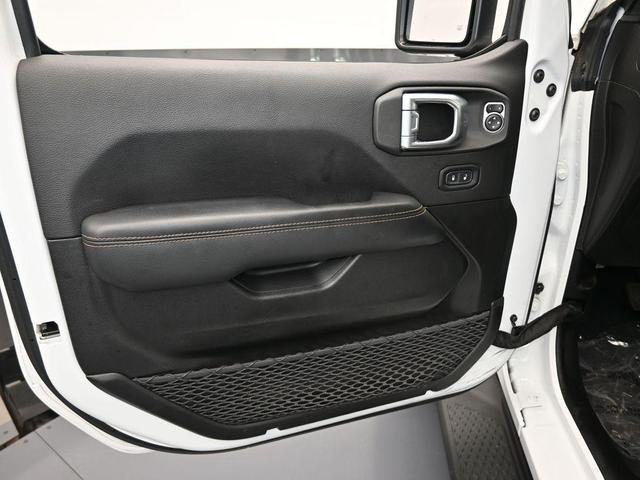 Photo of 2022 Bright White Clearcoat Jeep Gladiator