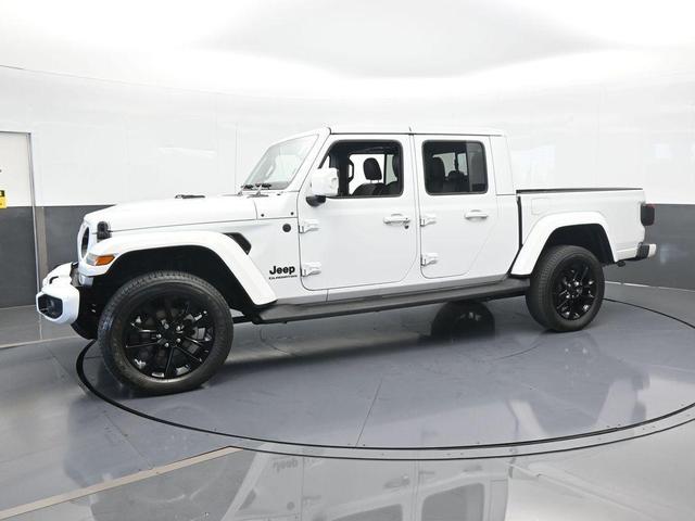 Photo of 2022 Bright White Clearcoat Jeep Gladiator