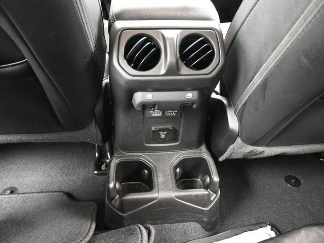 Photo of 2022 Bright White Clearcoat Jeep Gladiator