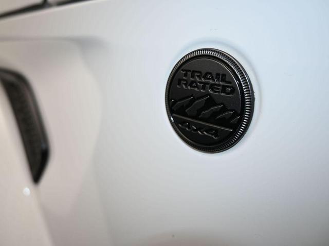 Photo of 2022 Bright White Clearcoat Jeep Gladiator