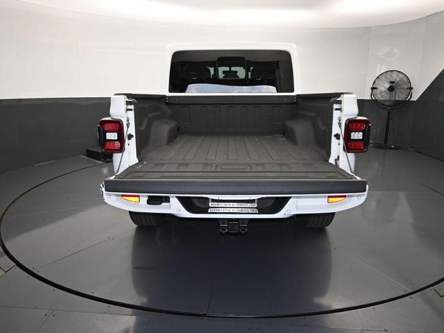 Photo of 2022 Bright White Clearcoat Jeep Gladiator