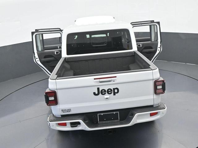 Photo of 2022 Bright White Clearcoat Jeep Gladiator