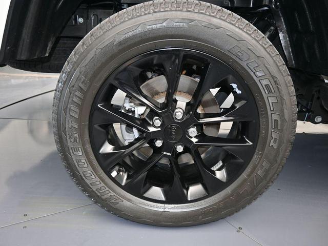 Photo of 2022 Bright White Clearcoat Jeep Gladiator