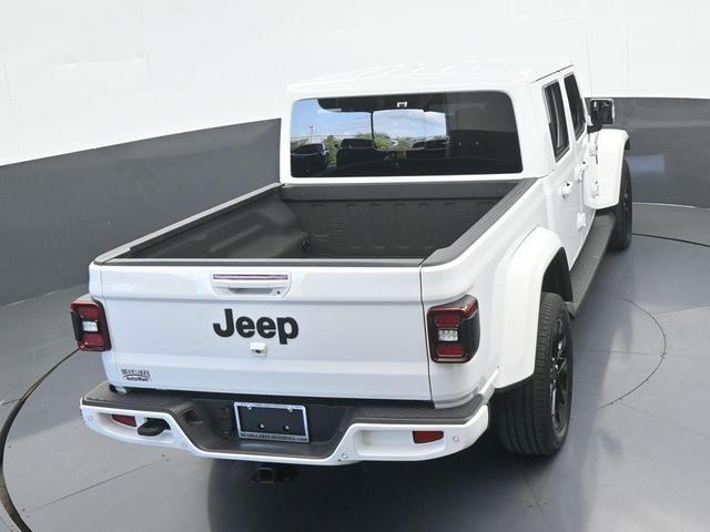 Photo of 2022 Bright White Clearcoat Jeep Gladiator