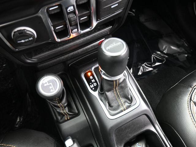 Photo of 2022 Bright White Clearcoat Jeep Gladiator