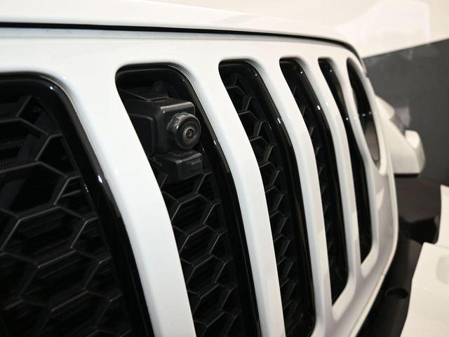 Photo of 2022 Bright White Clearcoat Jeep Gladiator